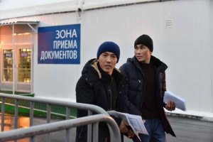 В Калужской области запретил мигрантам работать в такси и общепите