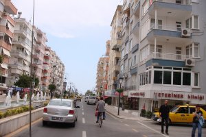 Жители Анталии требуют запретить аренду и продажу жилья иностранцам