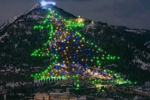 В Италии зажгли самую большую рождественскую ёлку в мире