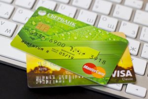 MasterCard и Visa приостановили деятельность в России