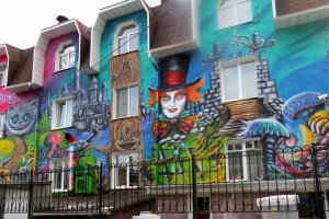 Художники из разных стран распишут фасады домов в Сириусе