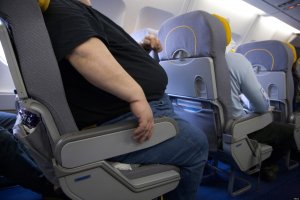 Из-за толстяков в США заблокируют часть мест в самолётах