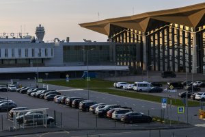 Туристам парковаться в Пулково стало дороже, чем в Москве