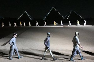 Dior провёл в Египте первый в истории показ мод у пирамид Гизы