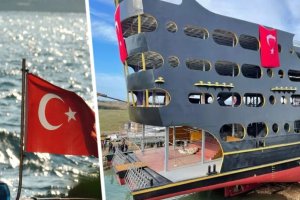В Турции построили самую большую в мире туристическую лодку для экскурсий