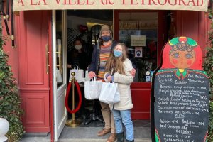Русский ресторан в Париже бесплатно кормит студентов во время пандемии