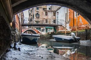 Каналы Венеции пересохли из-за крупного отлива