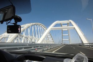 Как досматривают на Крымском мосту: что надо знать туристам