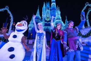 Disneyland Гонконга открыл первую в мире зону по мультфильму 