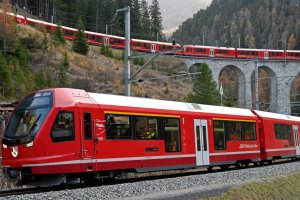 Швейцарский поезд из 100 вагонов стал самым длинным в мире