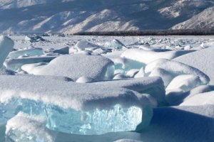 Ледовая дорога на остров Ольхон на Байкале закрыта 