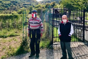 Два пожилых итальянца удивили Сеть поведением во время пандемии