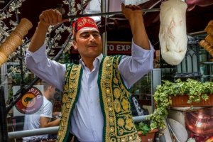 На курортах Турции магазины обязали указывать цены в лирах и не обманывать туристов