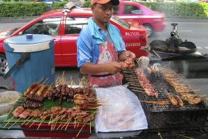 Туристов предупредили о страшной инфекции в Таиланде: рекомендовано отказаться от ряда блюд в ресторанах