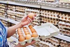 Россияне сравнили цены на яйца по всему миру